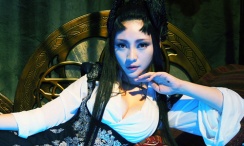 白丝老师喂我乳让我扒开双腿小说